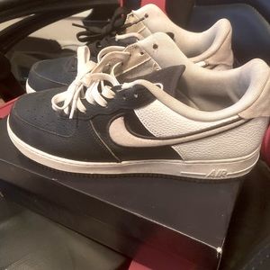 Black and white Air Force 1